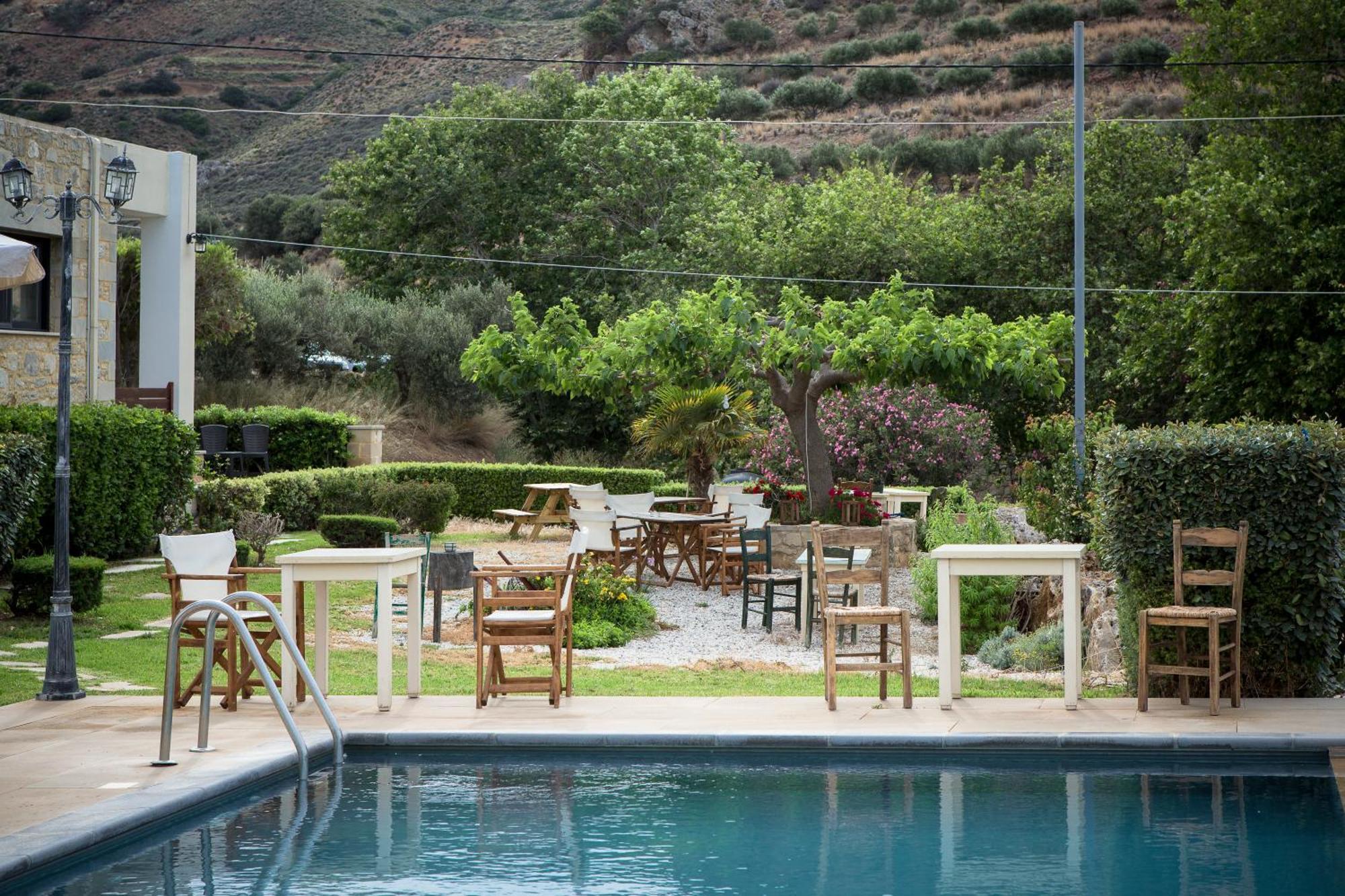 Agarathos Traditional Rooms With Pool Kalivianí Kültér fotó