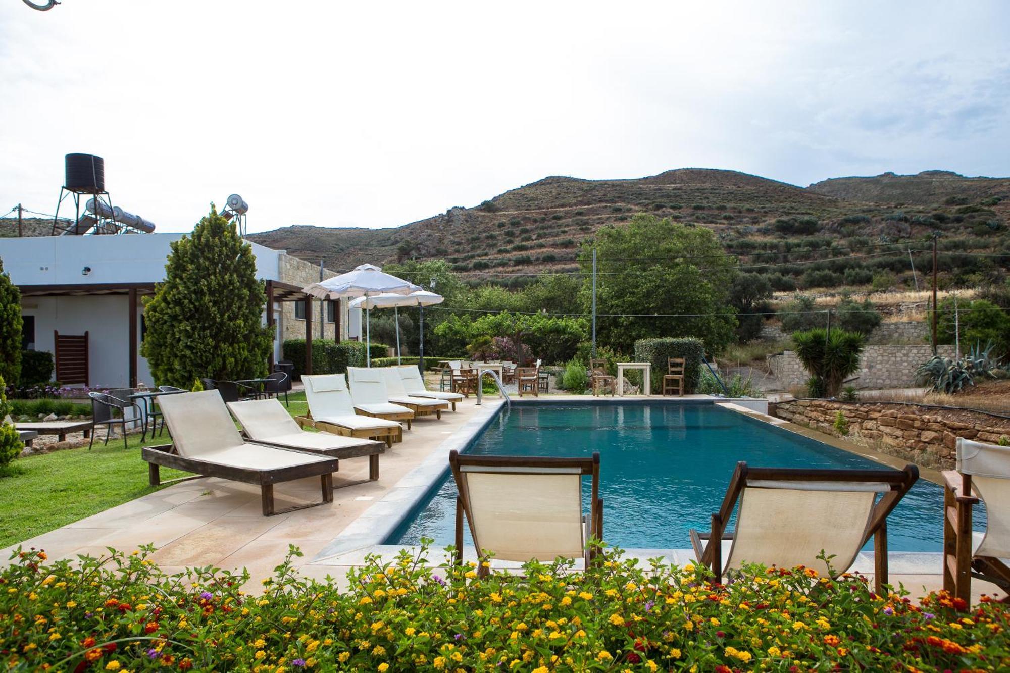 Agarathos Traditional Rooms With Pool Kalivianí Kültér fotó