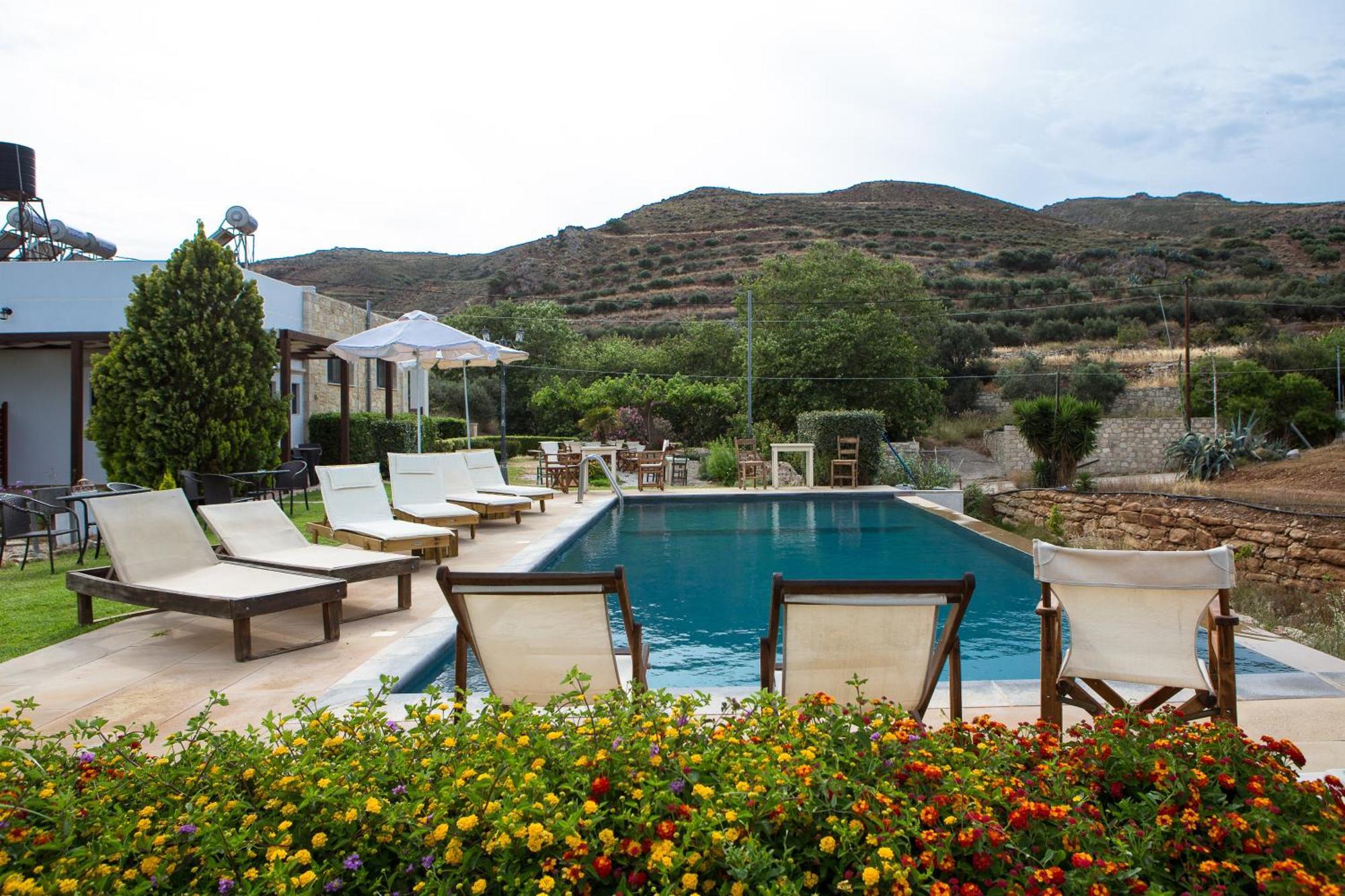 Agarathos Traditional Rooms With Pool Kalivianí Kültér fotó