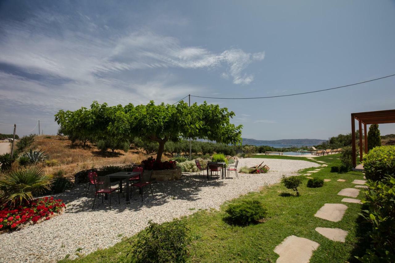 Agarathos Traditional Rooms With Pool Kalivianí Kültér fotó