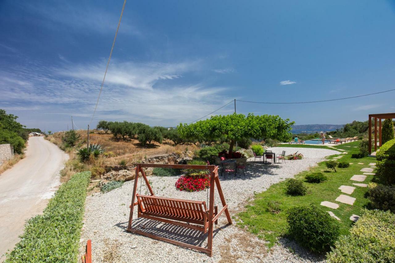 Agarathos Traditional Rooms With Pool Kalivianí Kültér fotó